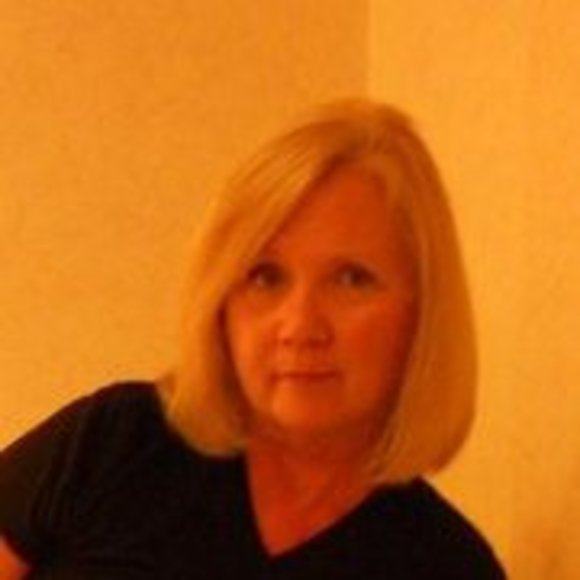 Meet your Posher, Lynne - Picture 1 of 1